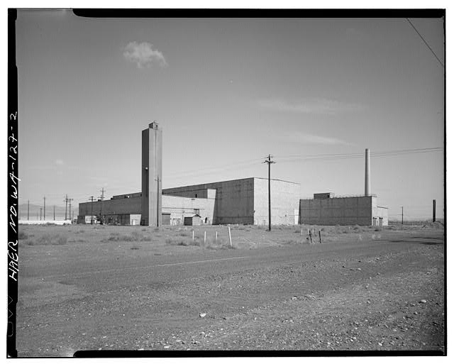 2. 190-D Complex (from left to right, 195-D, 189/185-D, 190-D). Looking northeast. - D-Reactor Complex, Area 100-D, Richland, Benton County, WA