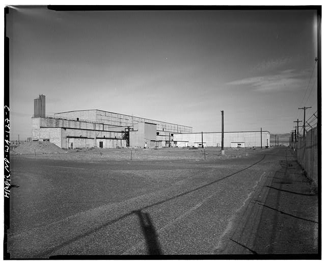 3. 190-D Complex (from left to right, 195-D, 190-D, 1724-DA, 190-DA Annex). Looking northwest. - D-Reactor Complex, Area 100-D, Richland, Benton County, WA