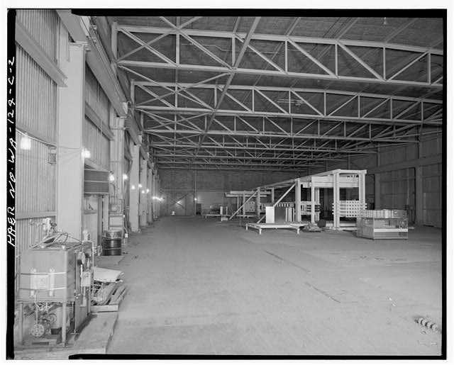 2. 190-DA, interior (mock-up of N-Reactor training equipment in background). Looking west. - D-Reactor Complex, Process Water Pumphouse Annex, Area 100-D, Richland, Benton County, WA